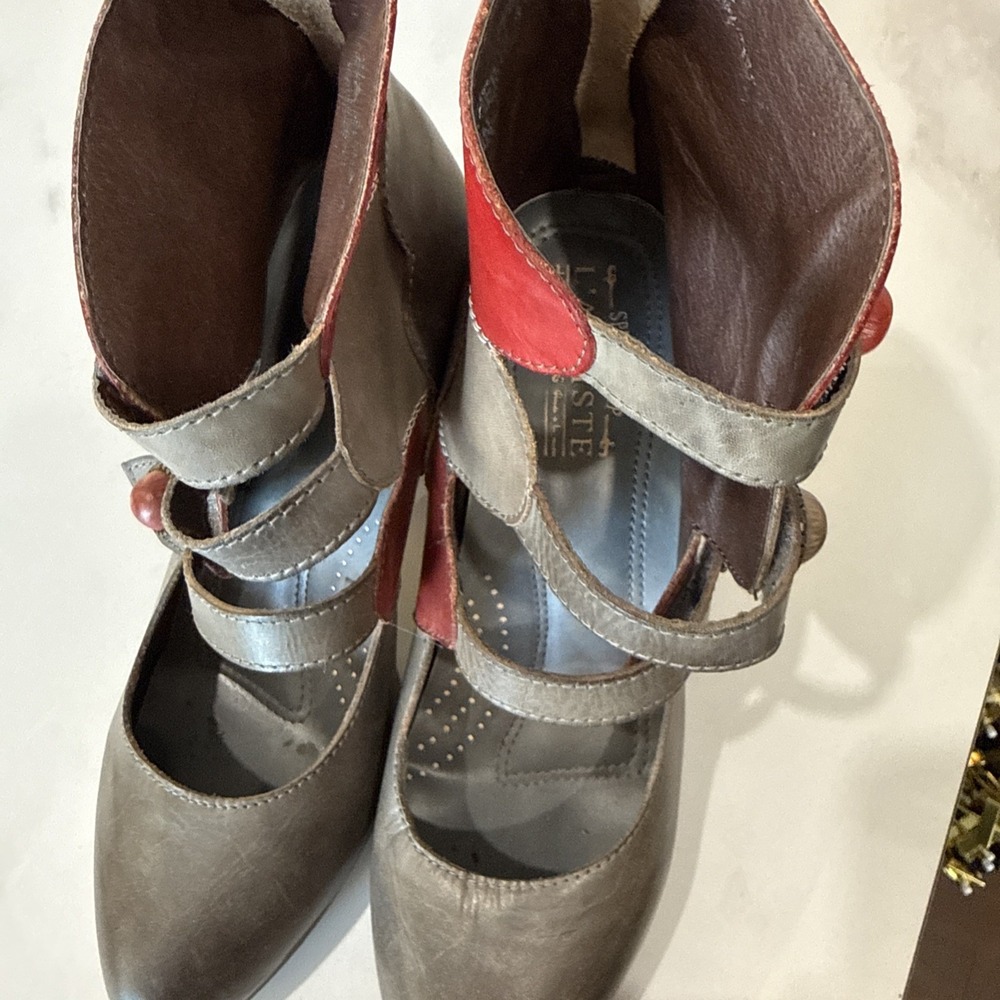 L'ARTISTE By Spring Step Autumn 3 Strap Booties Gray Red Size 41 9.5 - Picture 5 of 5